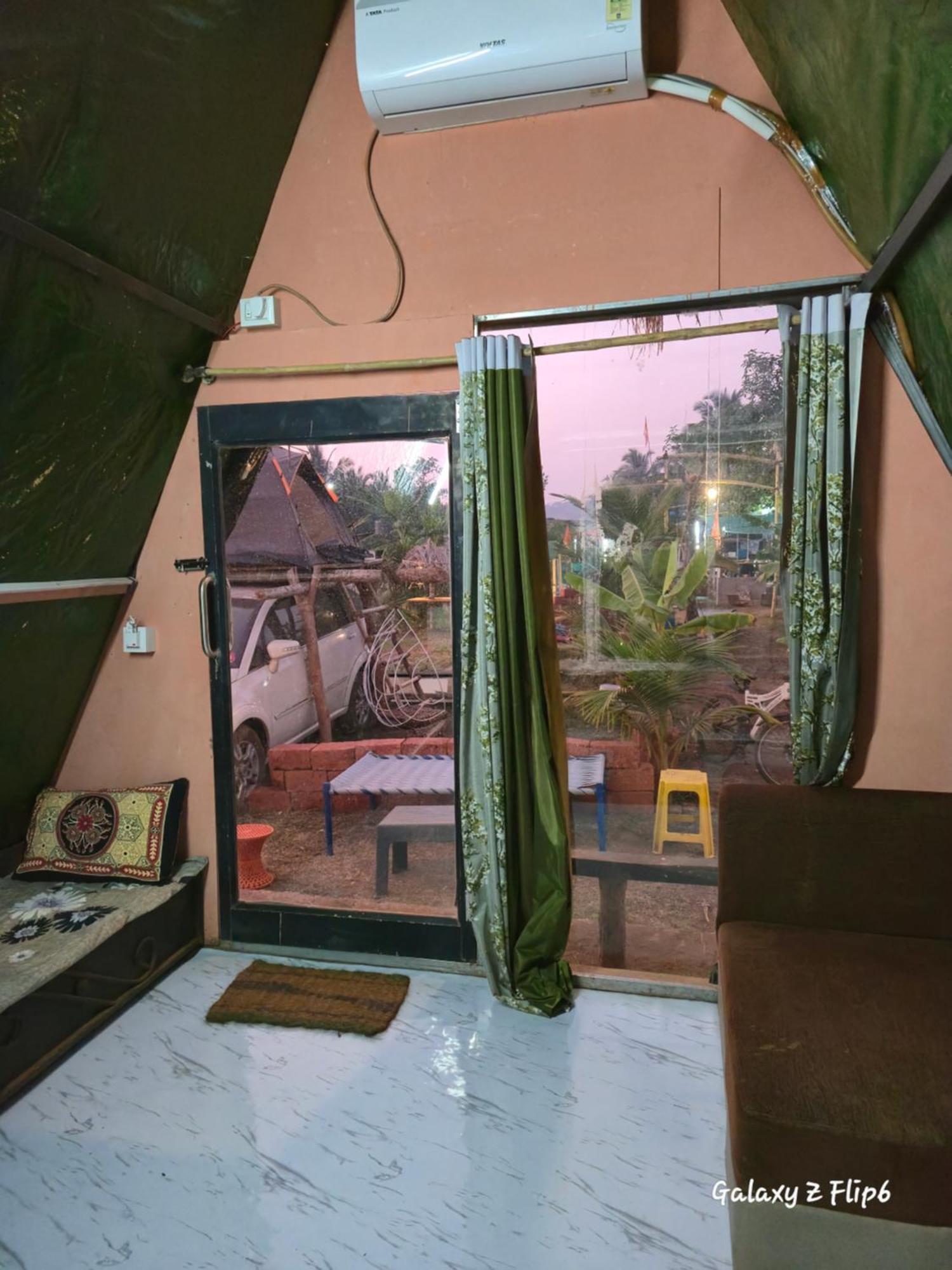Sea Touch Beach Resort Harihareshwar Стая снимка